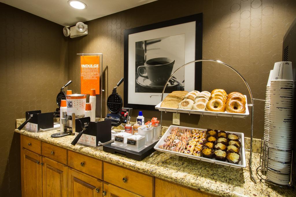 Hampton Inn & Suites Пасо Роблес Ресторант снимка